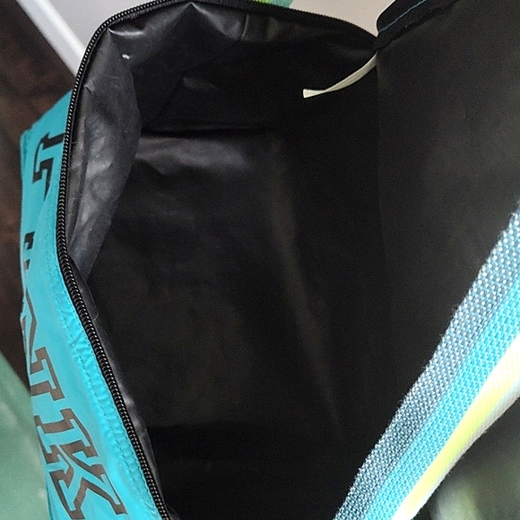 Victoria’s Secret PINK Cooler/Lunch Bag With Carrying Strap - Picture 8 of 9